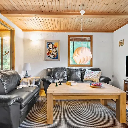 بيت للعطل 3 Bedroom Stunning In كورسور
